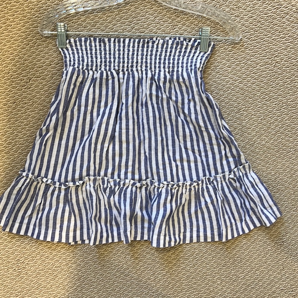 Elastic waist striped skirt.